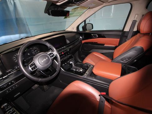 Used 2022 Kia Carnival SX Prestige FWD image 2