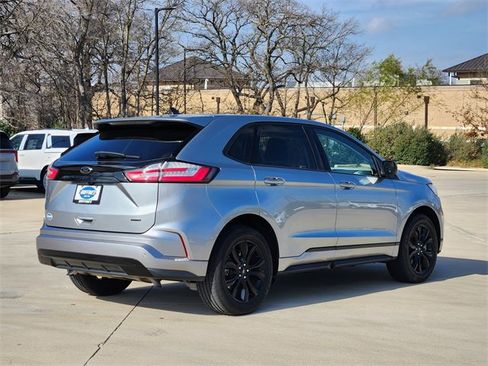 Used 2024 Ford Edge SE w/ Black Appearance Package image 7