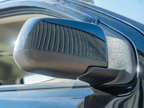 Used 2018 Chevrolet Colorado ZR2 image 12