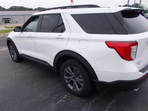 Used 2023 Ford Explorer XLT w/ Equipment Group 202A image 6