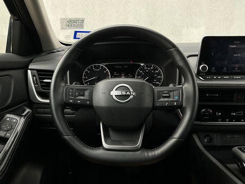 Used 2025 Nissan Rogue SV image 32