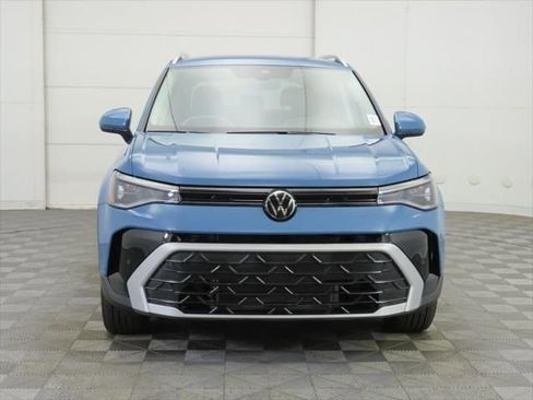 New 2026 Volkswagen Taos SE image 2
