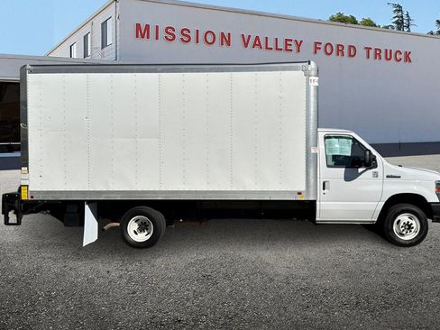 Used 2019 Ford E-450 and Econoline 450 Super Duty w/ Power Windows & Locks Group RWD image 3