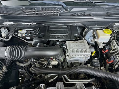 Used 2019 RAM 1500 Limited w/ Body Color Bumper Group image 33