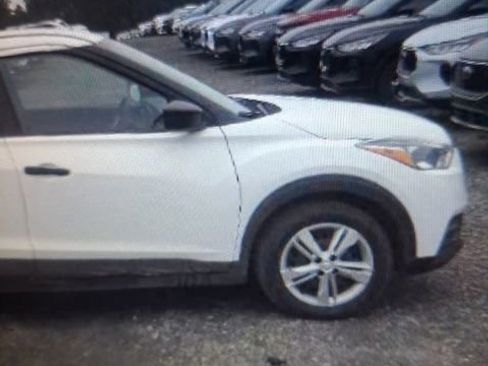Used 2020 Nissan Kicks S FWD image 20