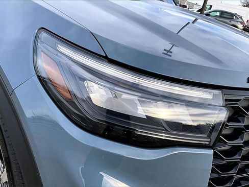 Certified 2025 Ford Explorer ST-Line image 30