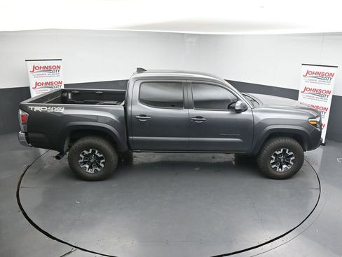 Used 2022 Toyota Tacoma TRD Off-Road AWD/4WD image 31