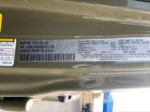 Used 2025 Jeep Gladiator Sport image 37