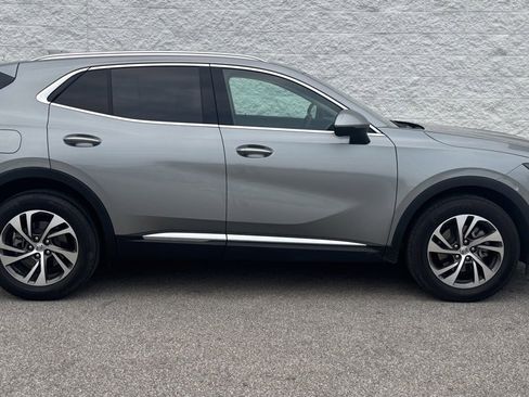 Used 2023 Buick Envision Essence image 2