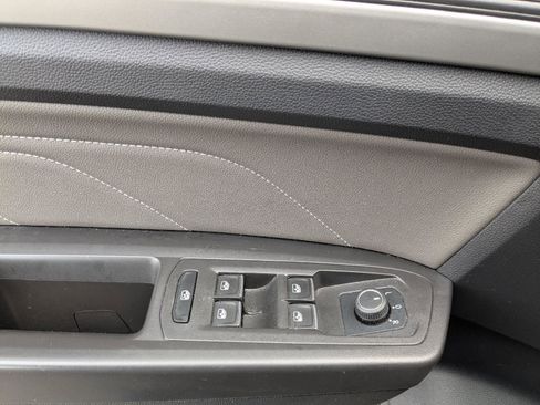 Used 2022 Volkswagen Atlas Cross Sport SEL R-Line image 19