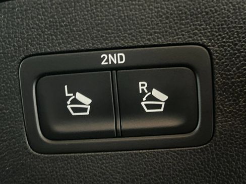 Used 2023 Kia Sorento LX AWD/4WD image 13