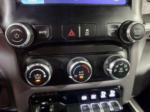 Used 2024 RAM 2500 Big Horn w/ Off Road Package AWD/4WD image 38