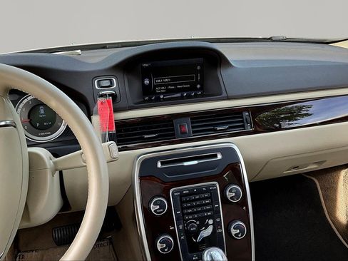 Used 2013 Volvo XC70 3.2 image 9