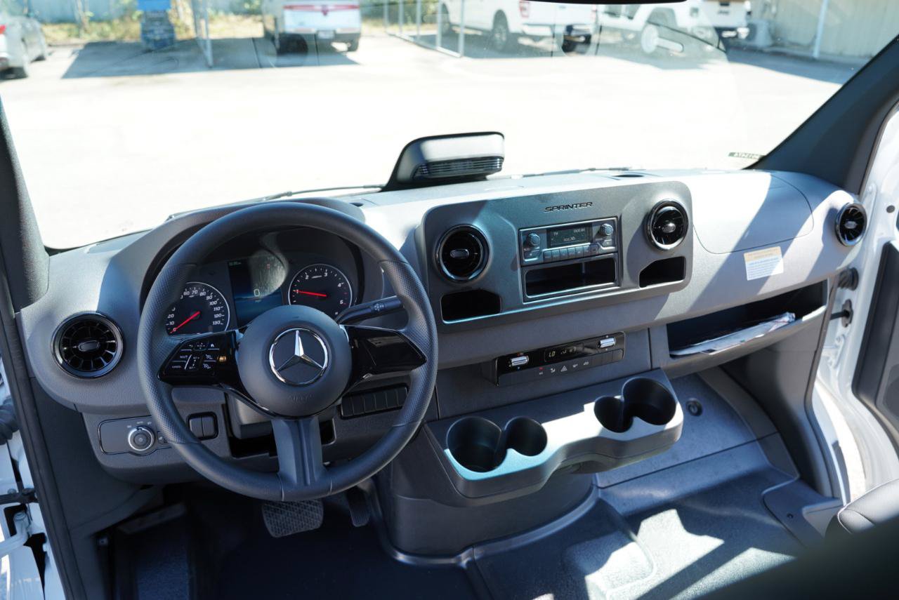 Used 2025 Mercedes-Benz Sprinter 2500 image 11