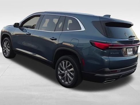 Certified 2025 Buick Enclave Preferred FWD image 3