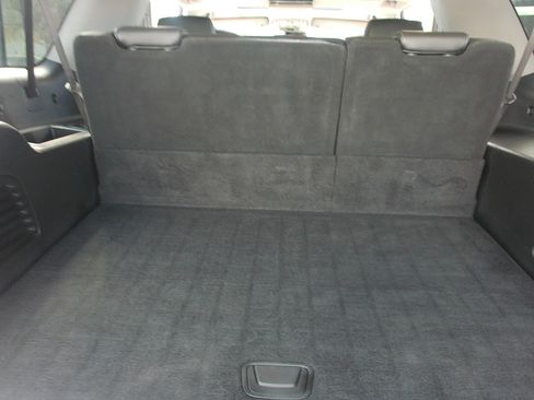 Used 2018 Chevrolet Suburban Premier RWD image 31