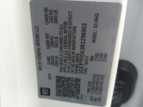 Used 2024 Chevrolet Colorado ZR2 w/ Technology Package image 29