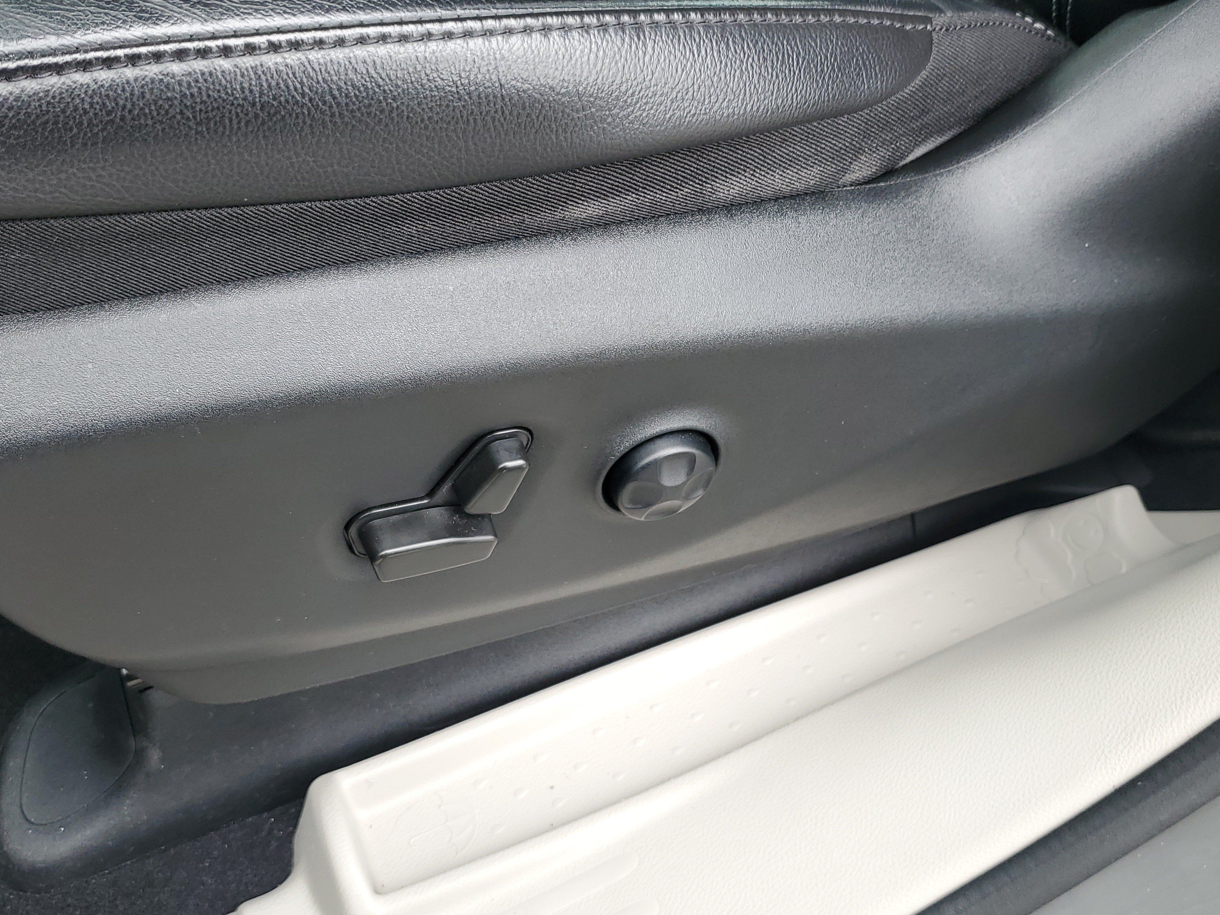 Used 2022 Chrysler Pacifica Touring-L FWD image 16