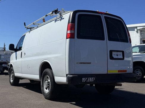 Used 2017 Chevrolet Express 2500 RWD image 8