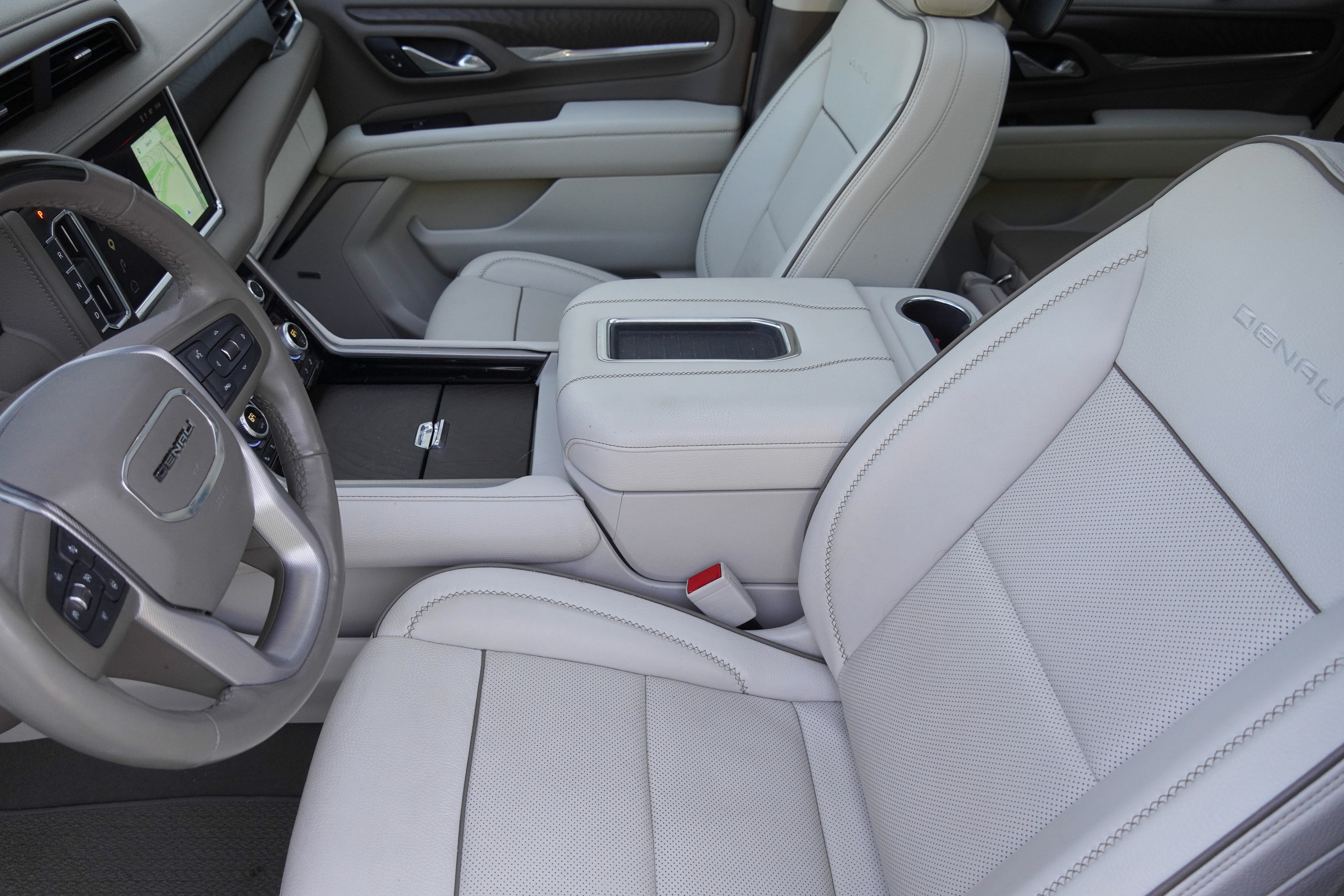 Used 2024 GMC Yukon Denali w/ Advanced Technology Package AWD/4WD image 11