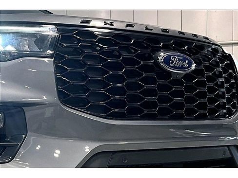 Used 2025 Ford Explorer ST-Line image 32