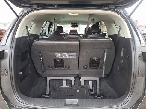 Used 2025 Kia Carnival image 29