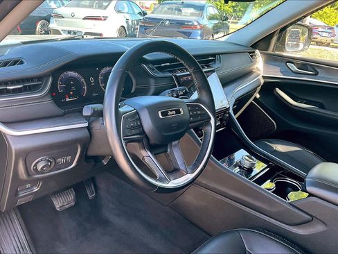 Used 2022 Jeep Grand Cherokee Limited AWD/4WD image 17