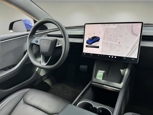 Used 2024 Tesla Model 3 Standard Range RWD image 8