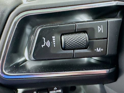 Certified 2025 Porsche Macan AWD/4WD image 11
