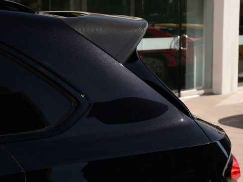 Used 2022 Bentley Bentayga image 7