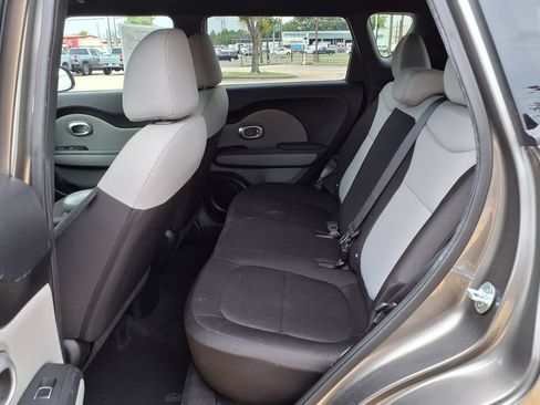 Used 2019 Kia Soul FWD image 12