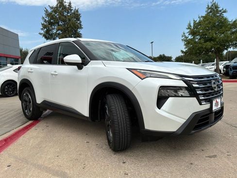 Used 2025 Nissan Rogue SV AWD/4WD image 4
