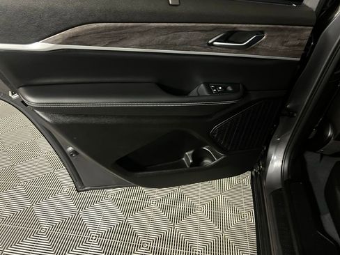 Used 2023 Jeep Grand Cherokee L Limited w/ Luxury Tech Group II image 30