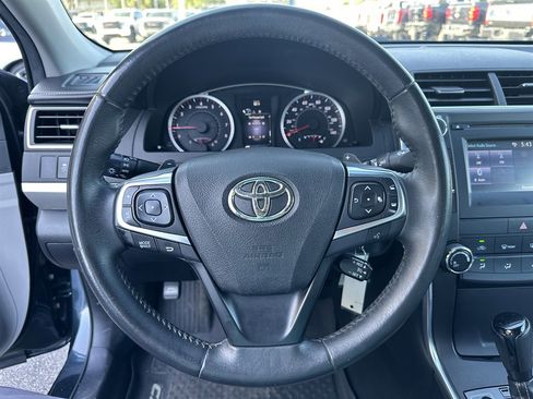 Used 2017 Toyota Camry SE image 25