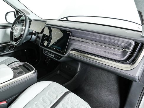 Used 2024 Rivian R1S Adventure image 22