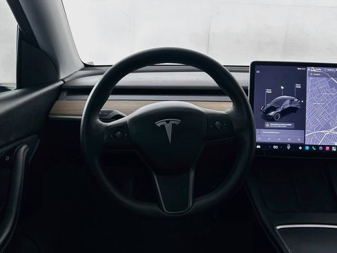 Used 2022 Tesla Model Y Long Range AWD/4WD image 16