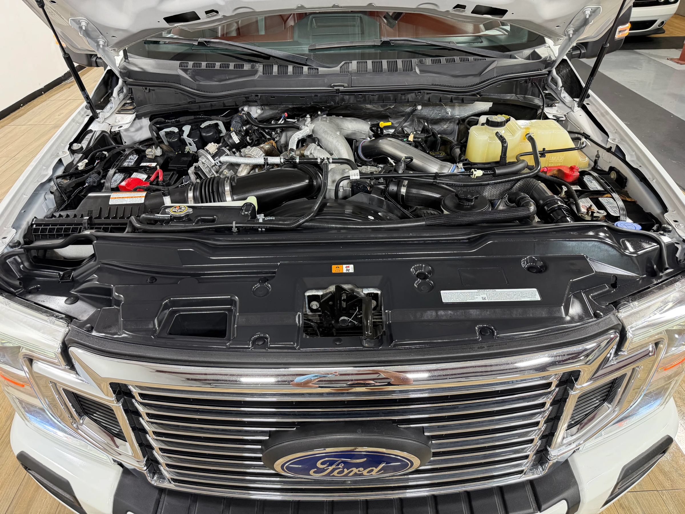 Used 2022 Ford F350 Platinum w/ FX4 Off-Road Package AWD/4WD image 12