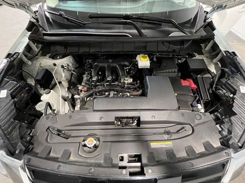 Used 2024 Nissan Pathfinder SV image 27