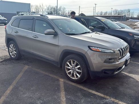 Used 2017 Jeep Cherokee Limited image 3