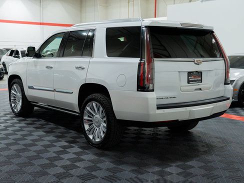 Used 2016 Cadillac Escalade Platinum AWD/4WD image 4