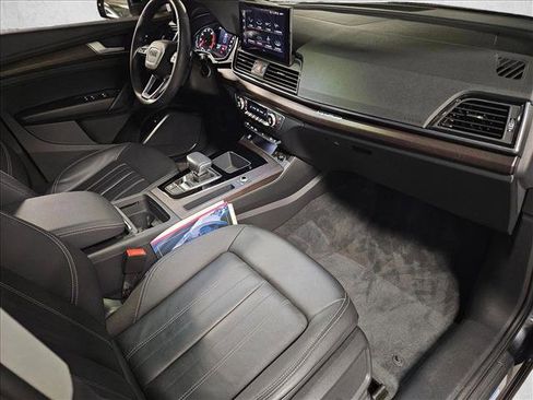 Used 2022 Audi Q5 2.0T Premium w/ Convenience Package AWD/4WD image 19