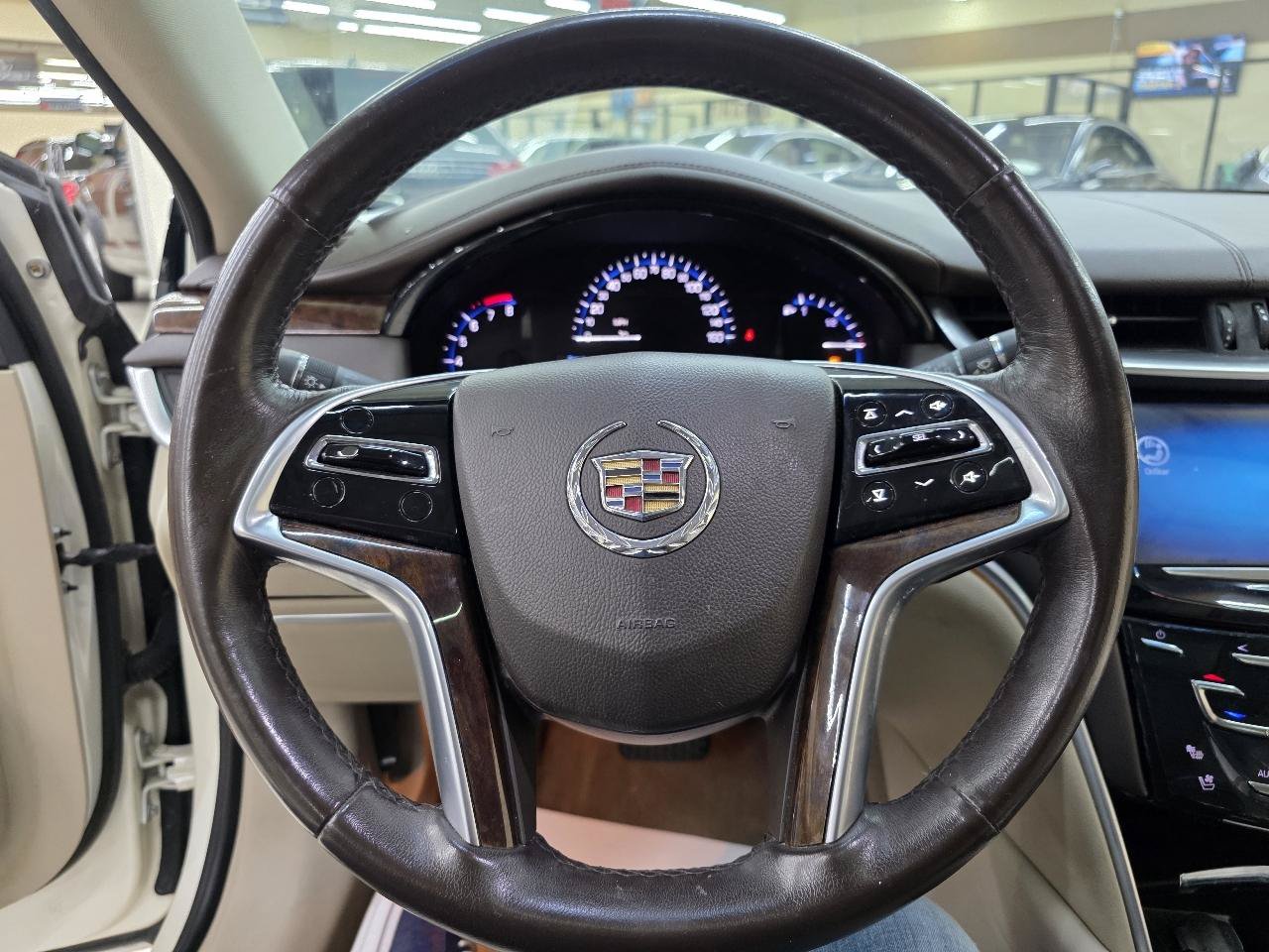 Used 2013 Cadillac XTS Luxury FWD image 29