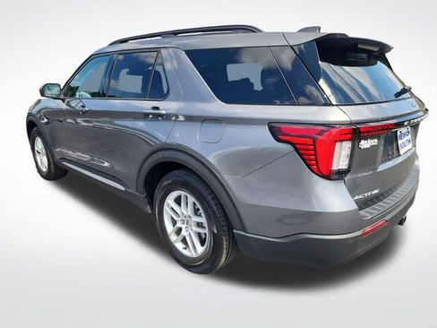 Used 2025 Ford Explorer Active RWD image 3
