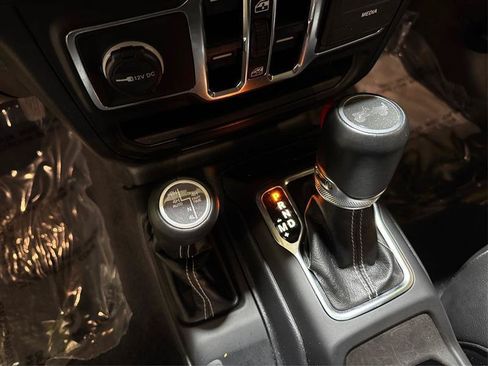Used 2023 Jeep Wrangler Unlimited Sahara w/ Cold Weather Group AWD/4WD image 30