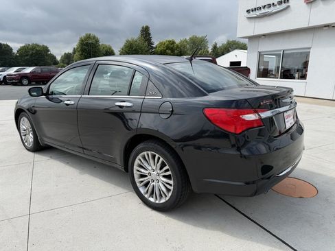 Used 2011 Chrysler 200 Limited FWD image 5