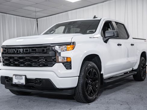 Used 2023 Chevrolet Silverado 1500 Custom AWD/4WD image 3