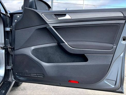 Used 2019 Volkswagen Golf S image 22