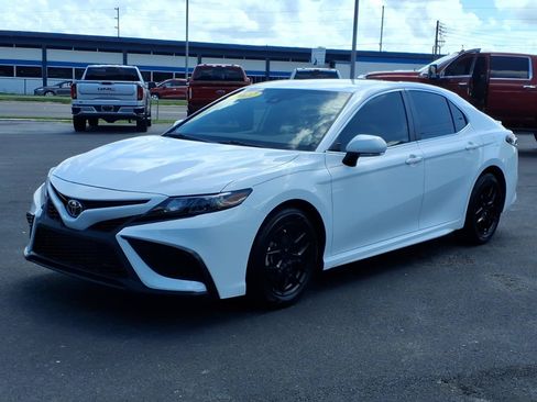 Used 2022 Toyota Camry SE w/ Convenience Package FWD image 1