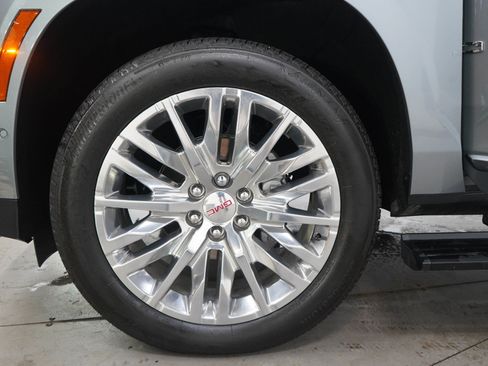 Used 2025 GMC Yukon Denali w/ Sun & Power Step Package AWD/4WD image 33