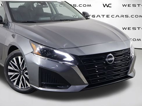 Used 2025 Nissan Altima 2.5 SV FWD image 46